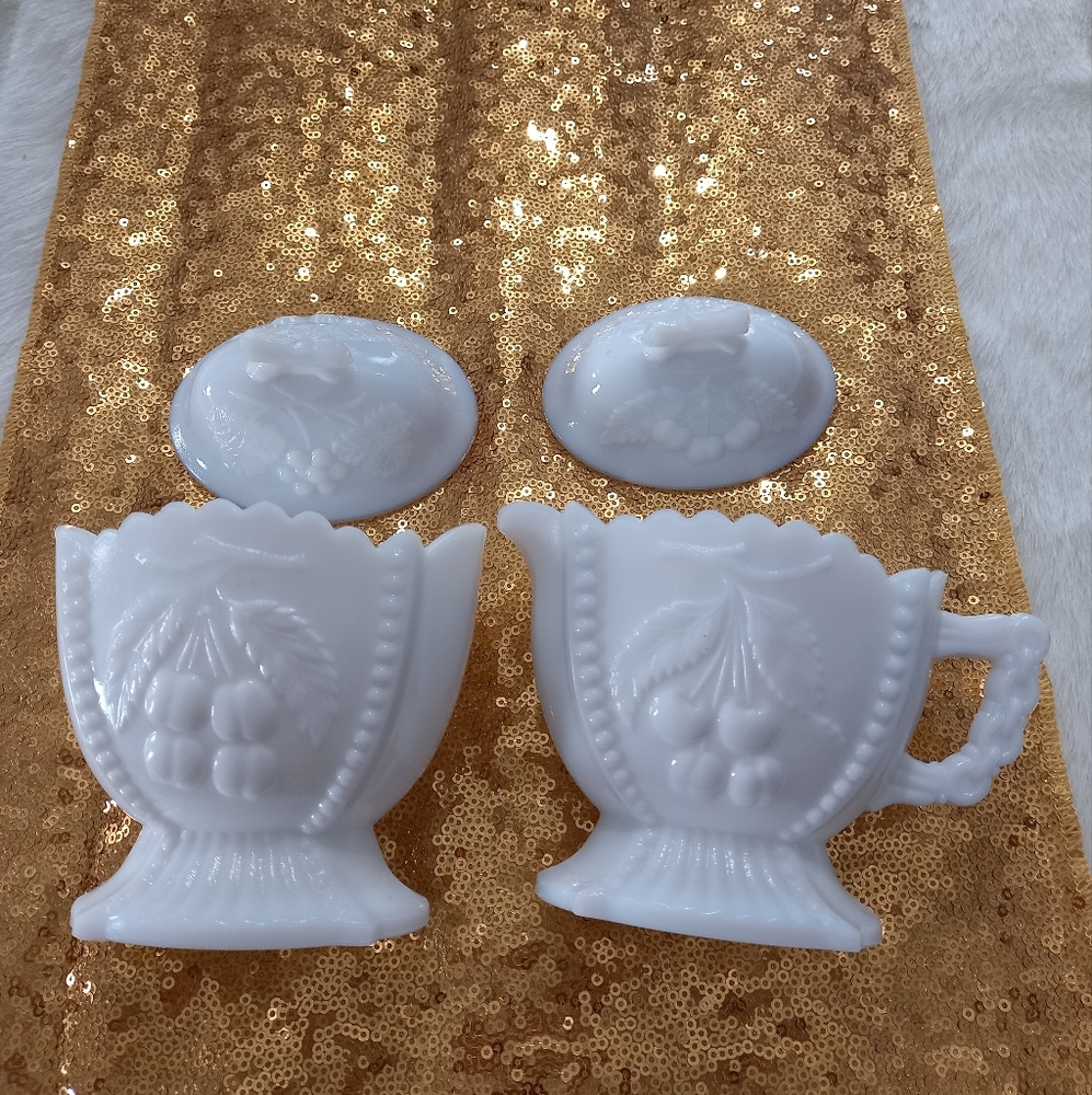 Vintage westmoreland cream and zugar